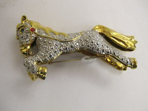 1950s' shoulder brooch