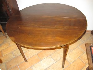 Drop leaf table