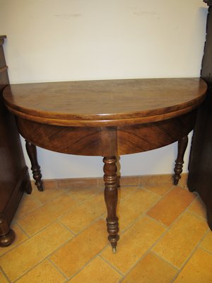 Half-moon table